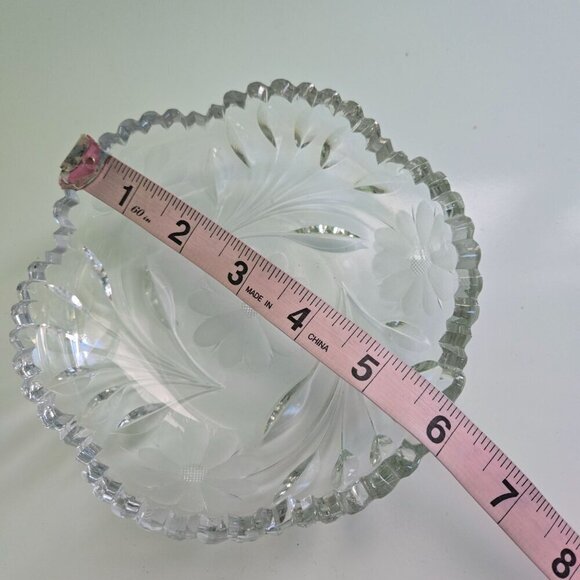 Vintage Lead Crystal Etched Wheel Cut Daisies Cut Glass Leaf Trinket Candy Dish - Picture 4 of 5